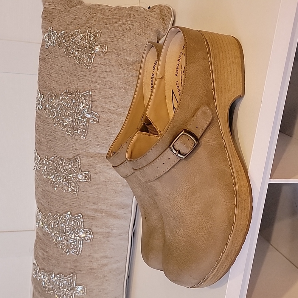 Easy Works by Easy Street Clogs sz 10